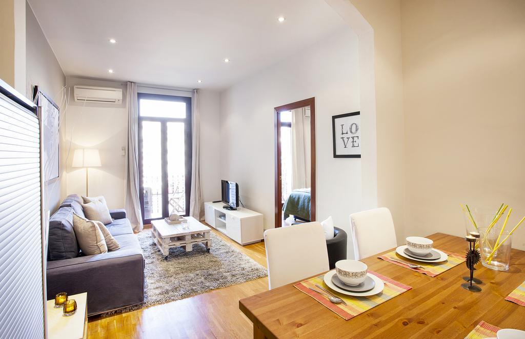 Apartments Barcelona & Home Deco Viladomat エクステリア 写真